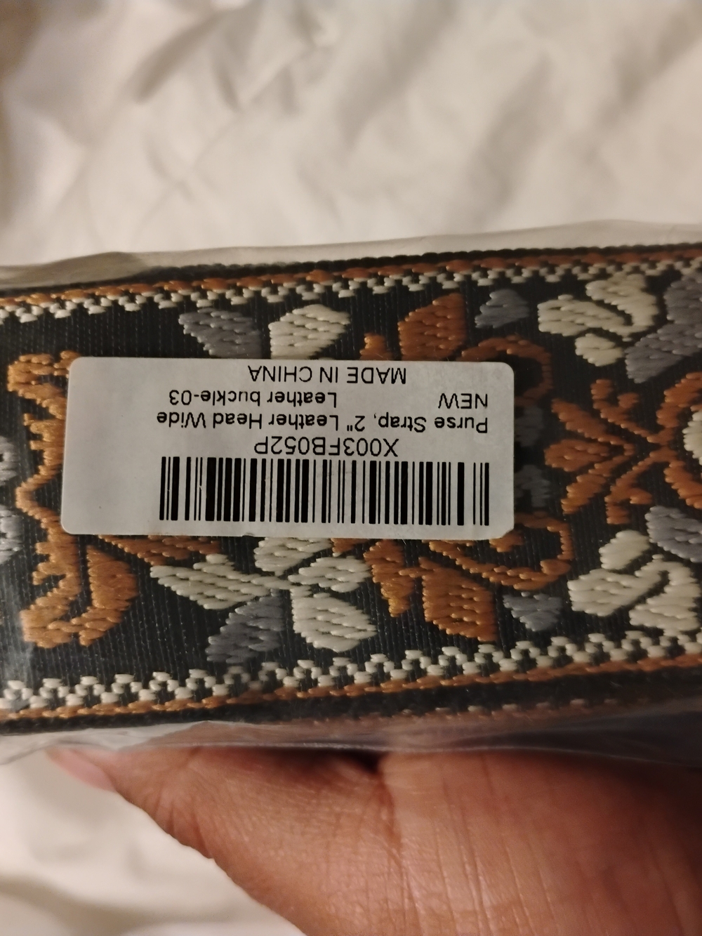 Elegant Black & Gold Woven Guitar Strap with Brown Leather Ends - Picture 2 of 3